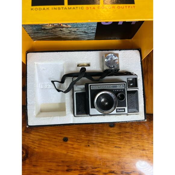 Vintage In Box Kodiak Instamax 314 Film Camera and manual - Picture 11 of 13